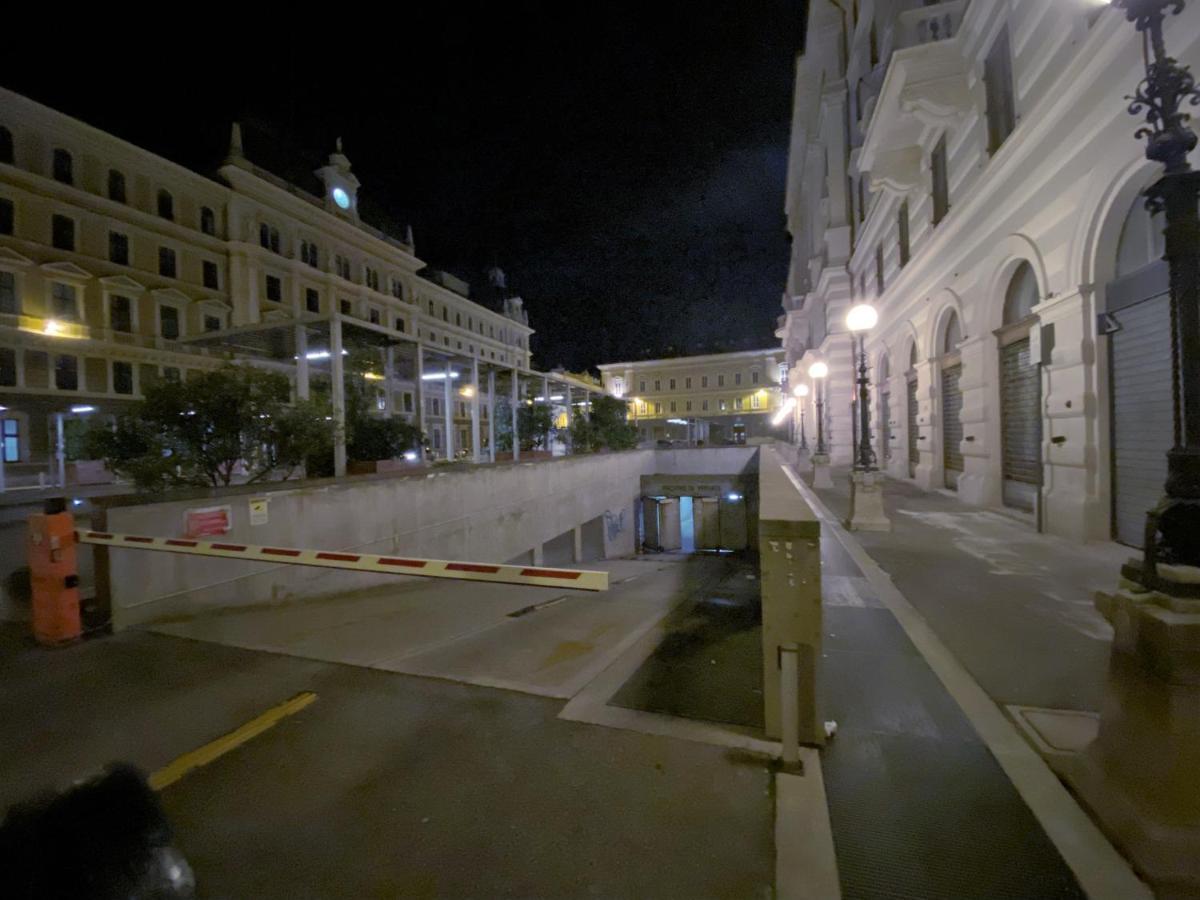 Rifugio Hemingway, Trieste Centro Con Parcheggio Екстериор снимка