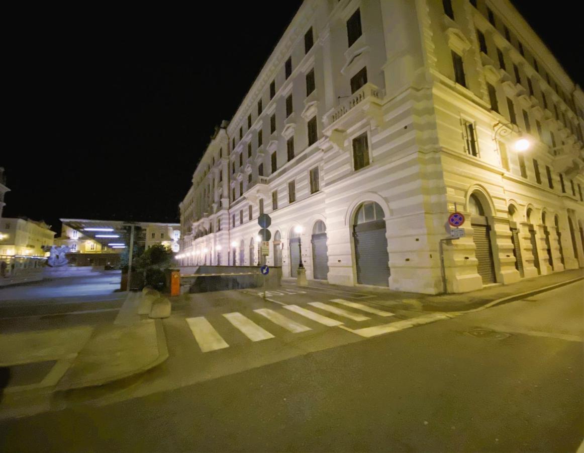 Rifugio Hemingway, Trieste Centro Con Parcheggio Екстериор снимка
